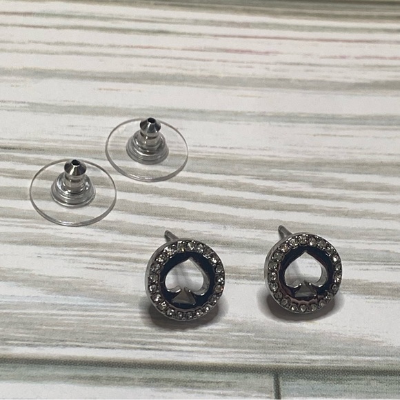 KATE SPADE NEW YORK WOMENS SPOT THE SPADE SILVER PLATED PAVE CRYSTAL EARRINGS